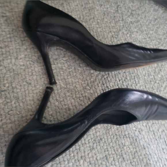 A pair of black Stuart Weitzman heels - Picture 4 of 5